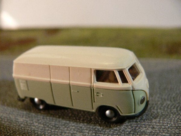 1/87 Brekina # 0045 VW T1 a hellelfenbein/hellgrün Kasten 3200